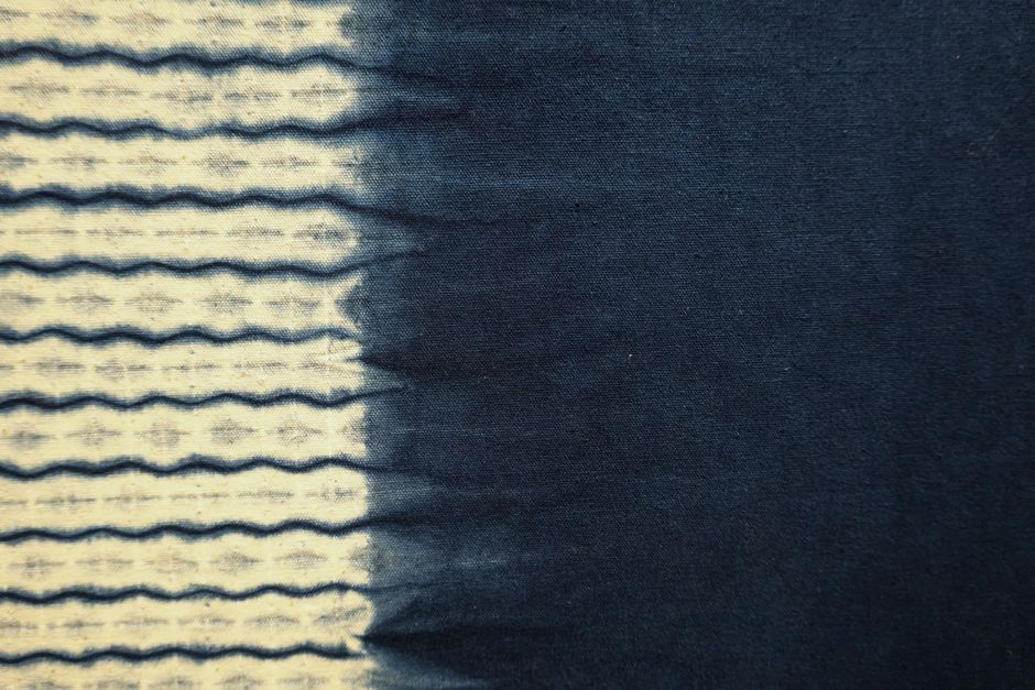 Textieldecoratie verbetert akoestiek in stille ruimte.